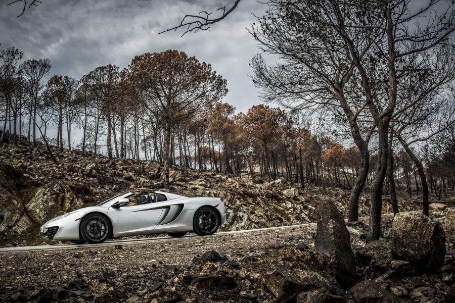  McLaren MP4-12C Spyder 2012 года  (фото 22 из 270)